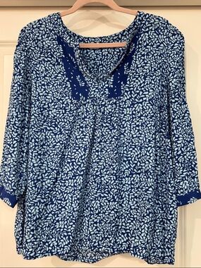 J. Jill Navy and Light Blue Leaf-Print V-Neck Tunic